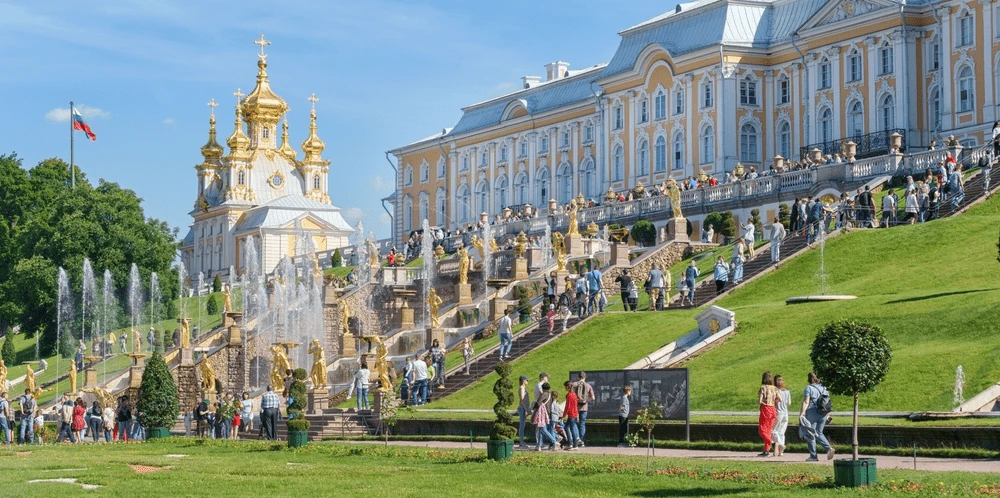 Peterburgga sayyohlar kelishi nega kamaydi?

📍 Sankt Peterburg mehmonxonalardagi yuqori narxlar va 