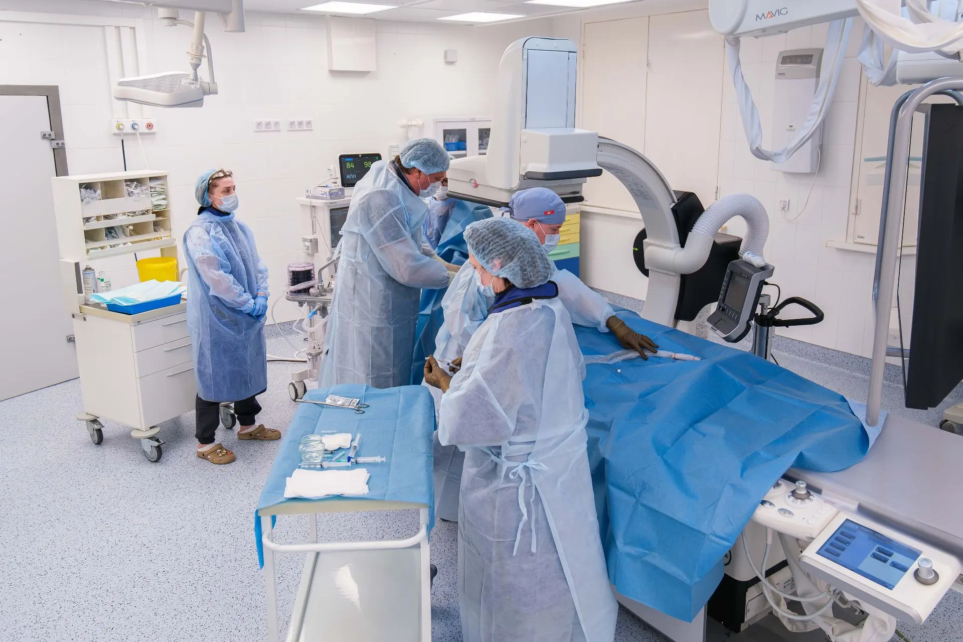 🏥Новые возможности — в новой рентгенохирургической операционной РДКБ!  Наши рентгенохирурги приступи