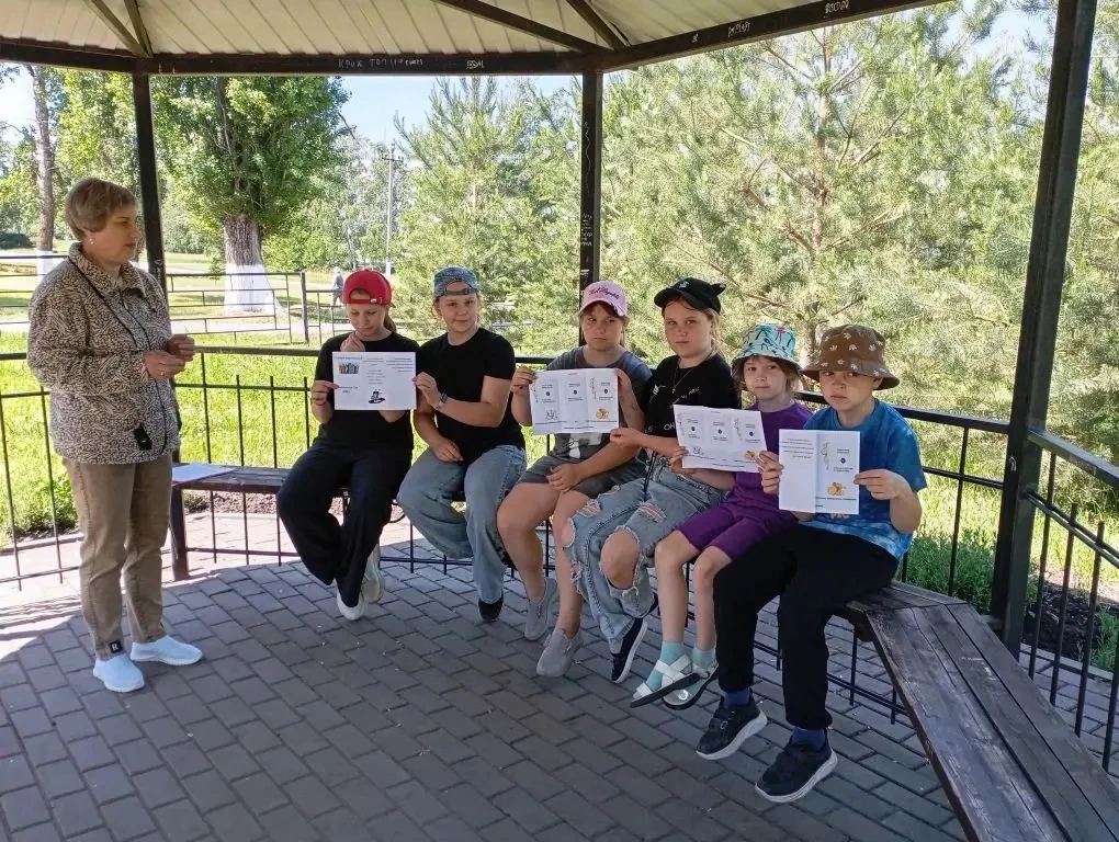 Информационную акцию «Знатоки родного языка» провели вчера сотрудники Добринского СДК к...