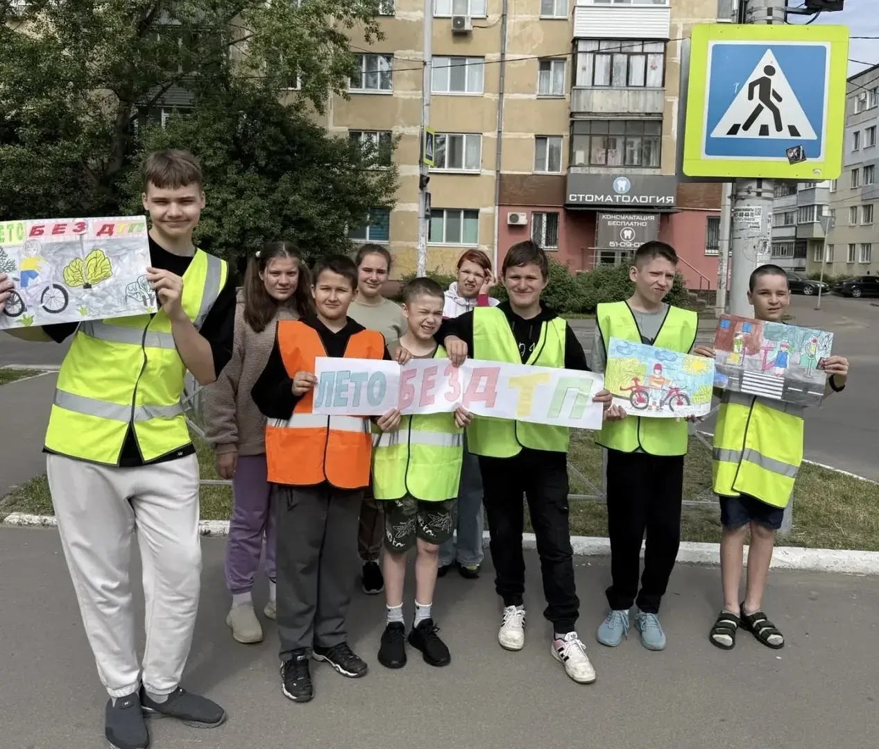 Обучающиеся пришкольного лагеря «Солнечный» приняли участие в акции « Лето без ДТП» с и...