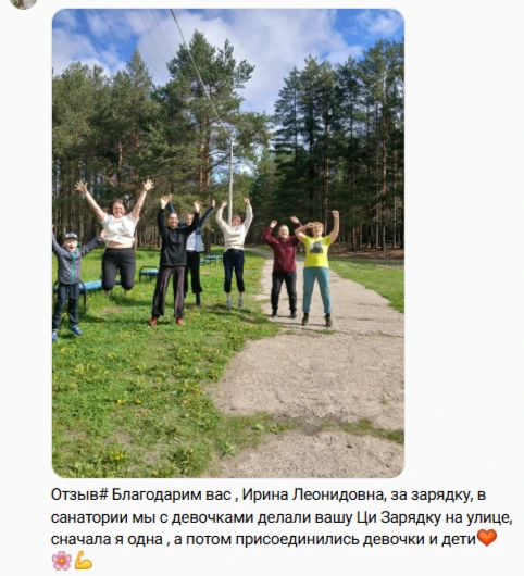 Как приятно, когда к вам присоединяются делать зарядку все вместе — и взрослые, и даже ...