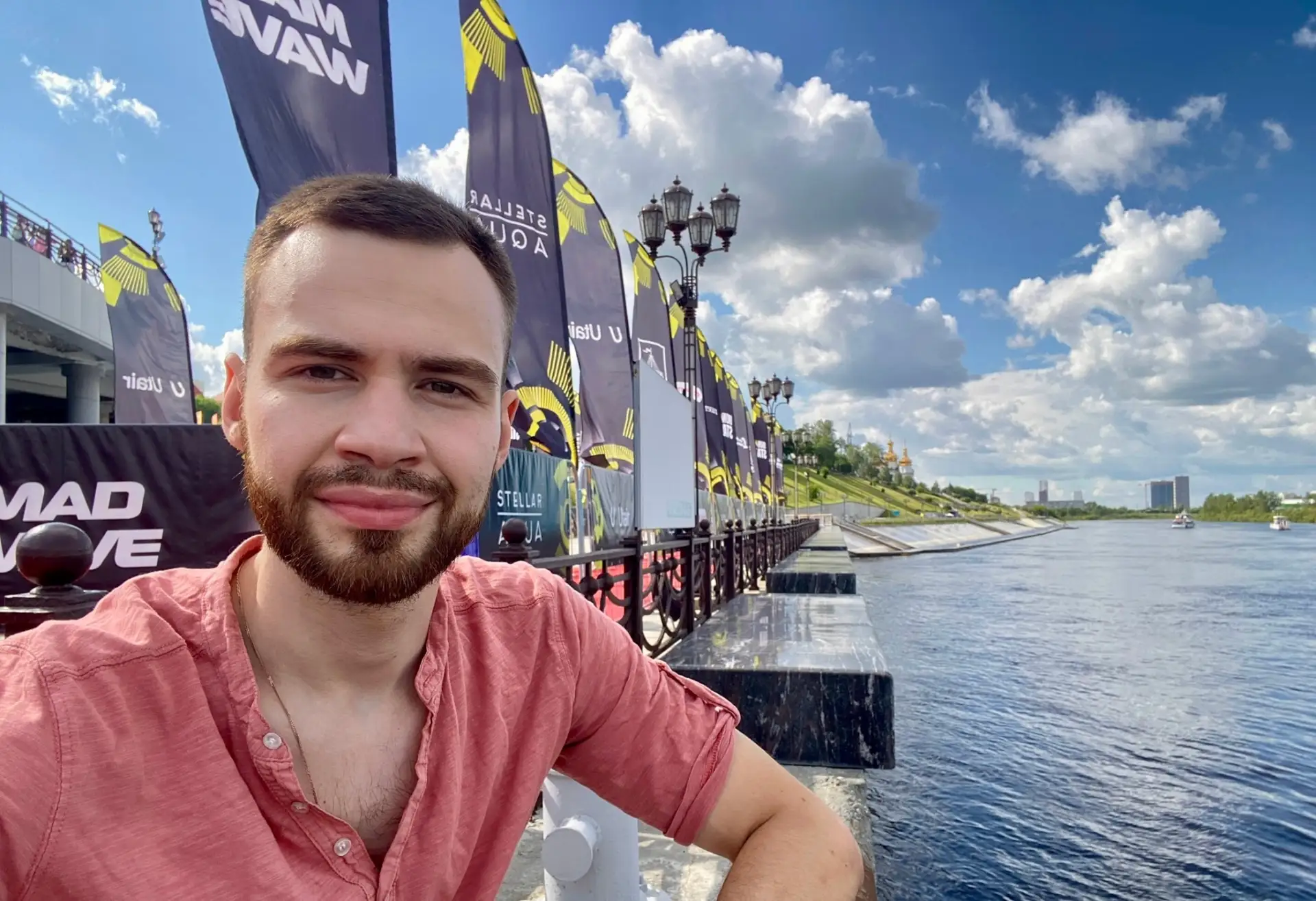 Всем привет! Даниил Добров на 104.5 FM 👋

На термометре +34, на календаре последняя неделя июля, в 