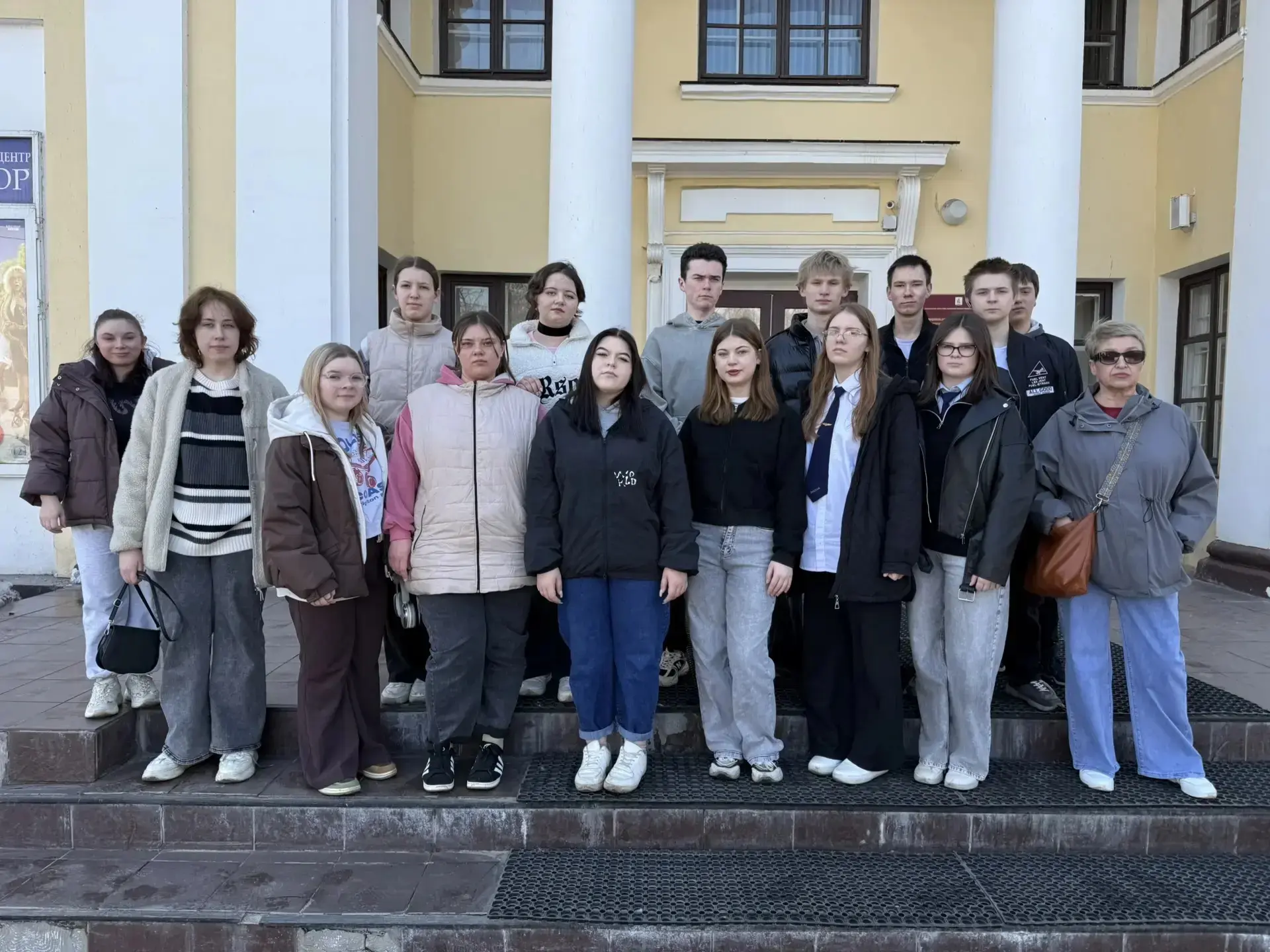 ГРУППОЙ В КИНО🎬 ❗В рамках культурно-просветительской деятельности, студенты, проживающие в общежитии