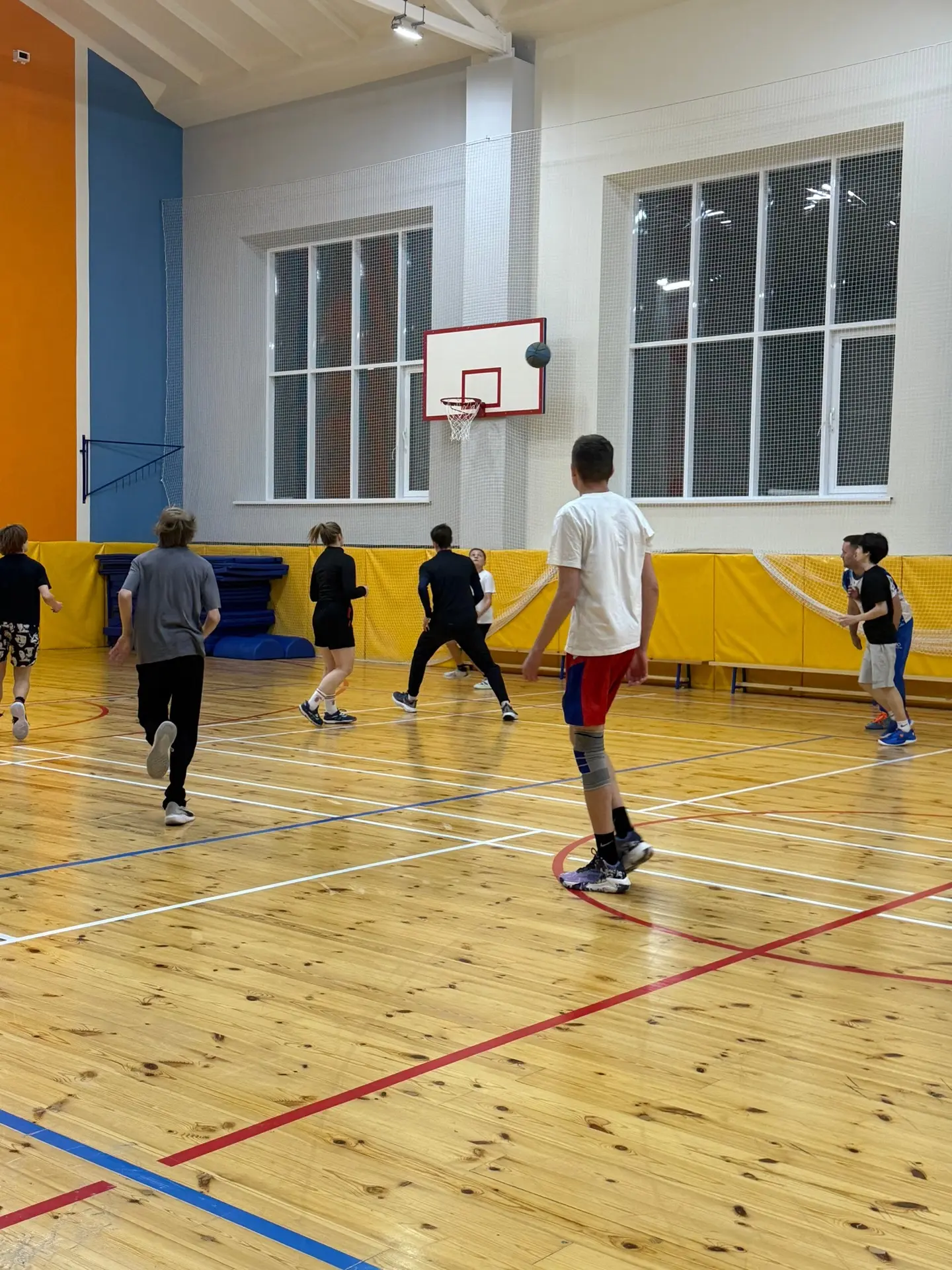 🏆 ФИНАЛ. УЧИТЕЛЯ VS УЧЕНИКИ. 🏆  Вчера в школе №32 кипели нешуточные баскетбольные страсти! На одной 