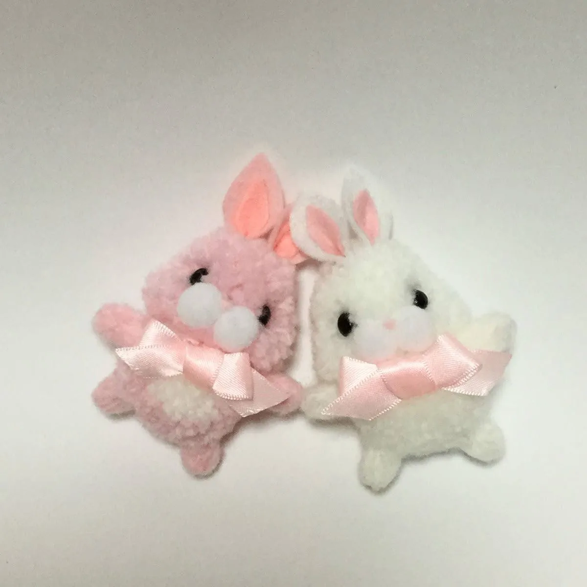 🐇Брелочки из помпонов
