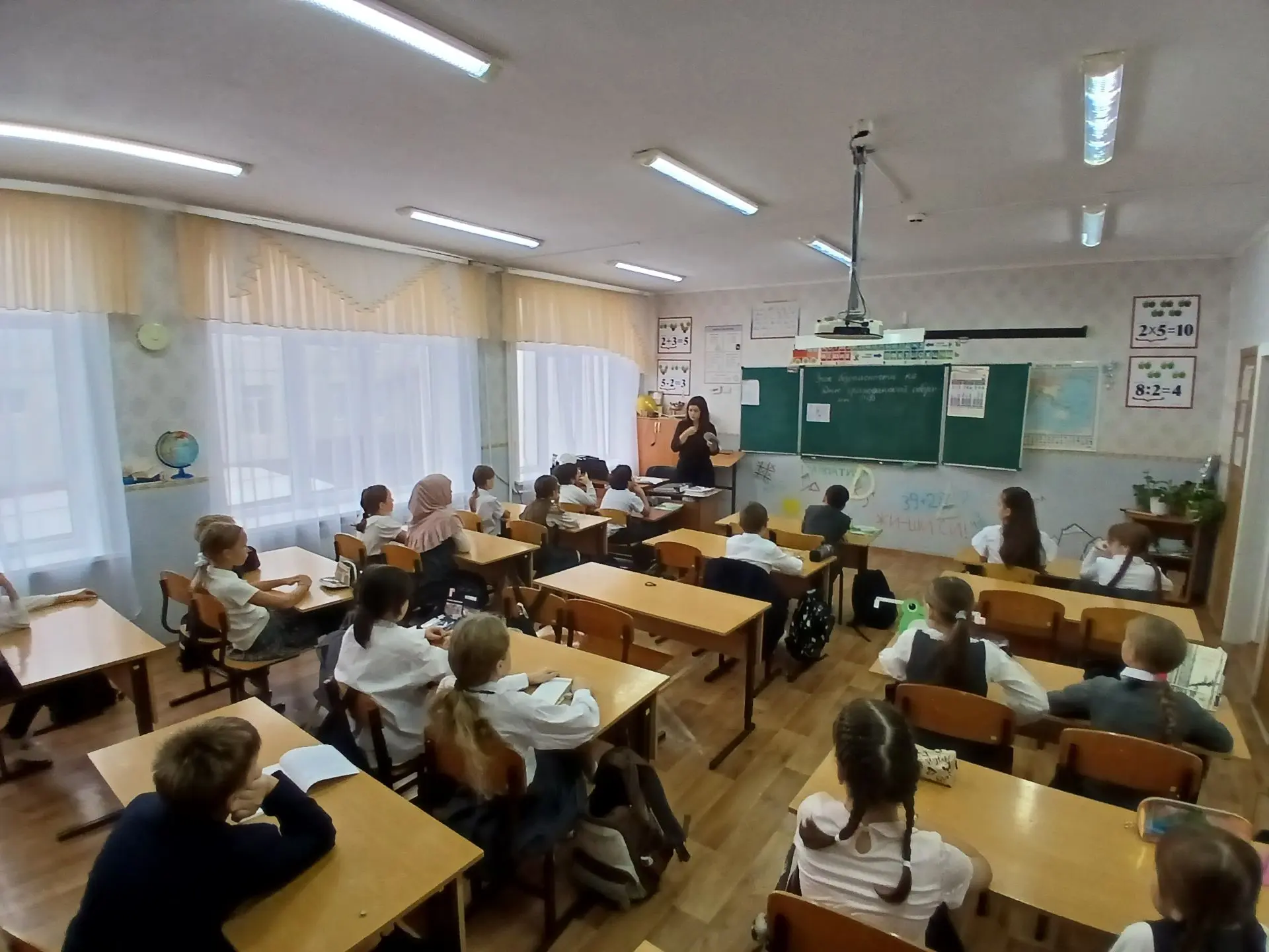 Сегодня в 4Б прошёл урок по гражданской обороне «Внимание всем!»