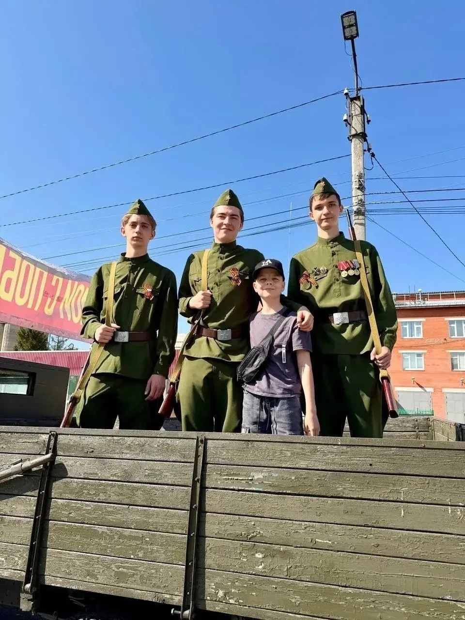Память в сердце, подвиг в душе: автомногоборцы Карасука на Параде Победы