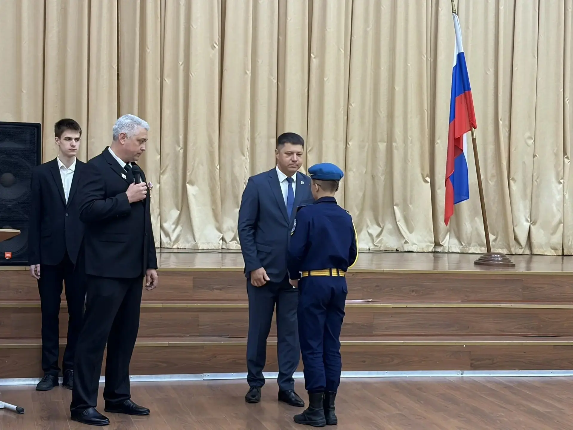 Сегодняшнее утро в нашей школе было по-настоящему торжественным! Кадеты 7 взвода с гордостью и ответ