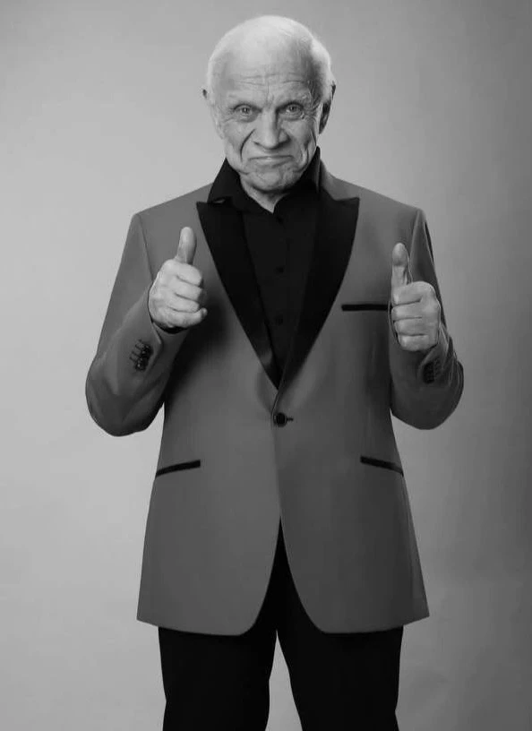 Умер основатель ансамбля «Поющие гитары» Евгений Броневицкий. Ему был 81 год.