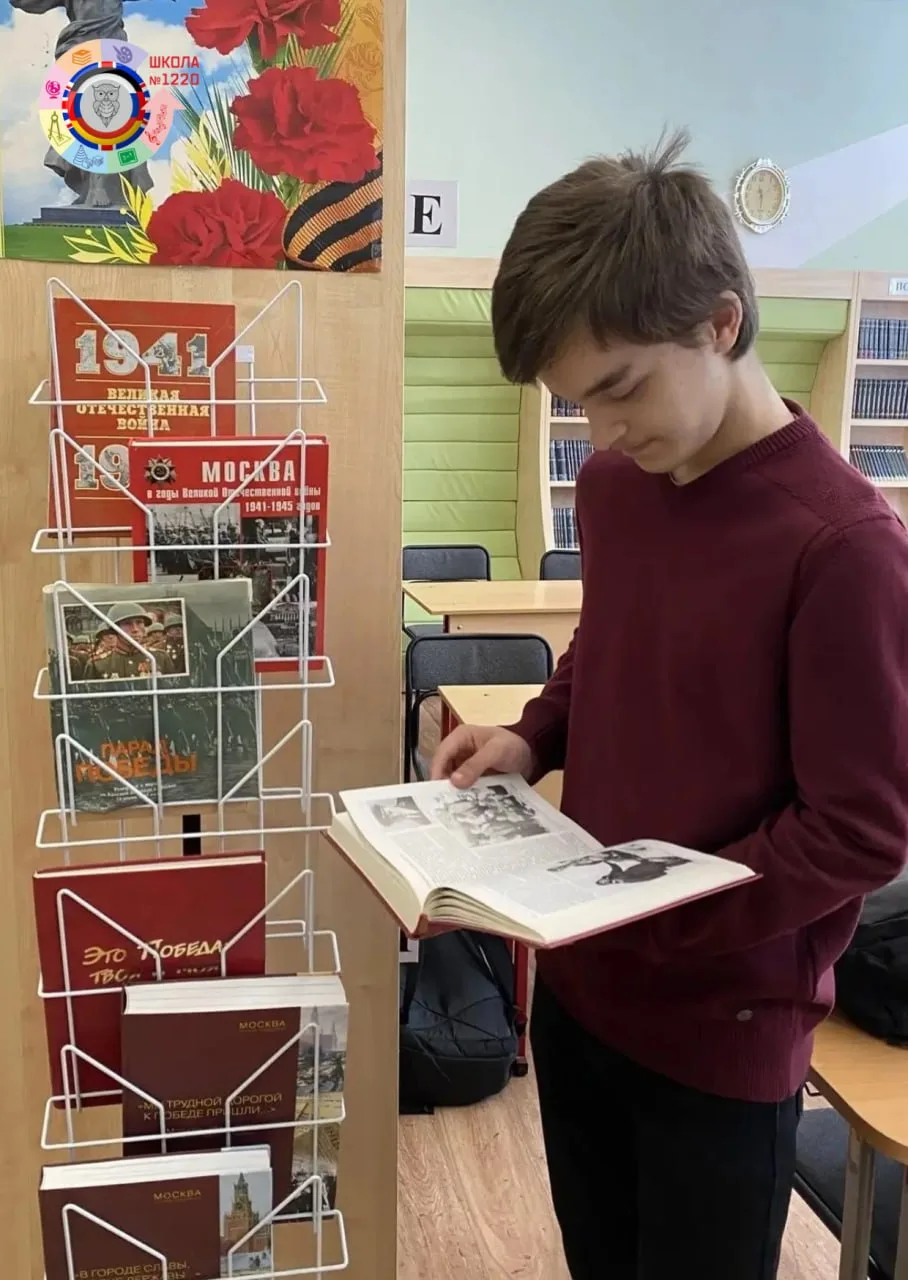Чтобы помнили…  📚 В честь Дня Победы в школьной библиотеке организована книжно-иллюстрированная выст