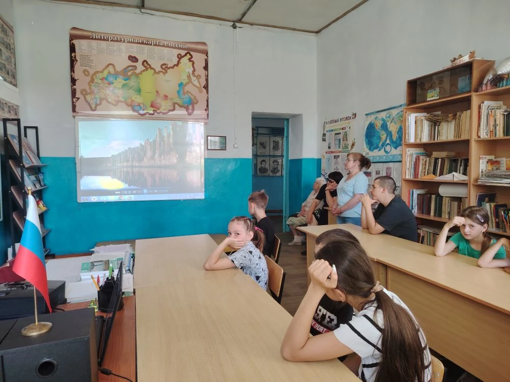 Накануне Дня России ребята из пришкольного лагеря "Дружба" (Голубоченская школа) приняли участие в а