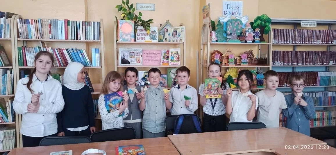 📚2 апреля - Международный день детской книги   Ученики 1«Б», 2 «Б», 3 «А», 3 «Г», 3 «Э» и 3 «Д» прин
