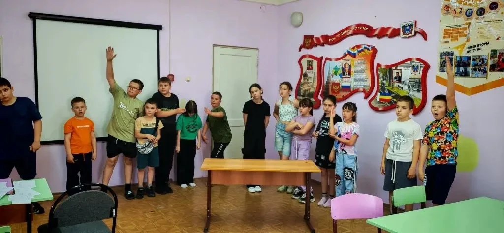 🏆3 июня в ЛДП "Сказка" прошел под названием "Орленок-лидер".
📚В этот день воспитатели организовали