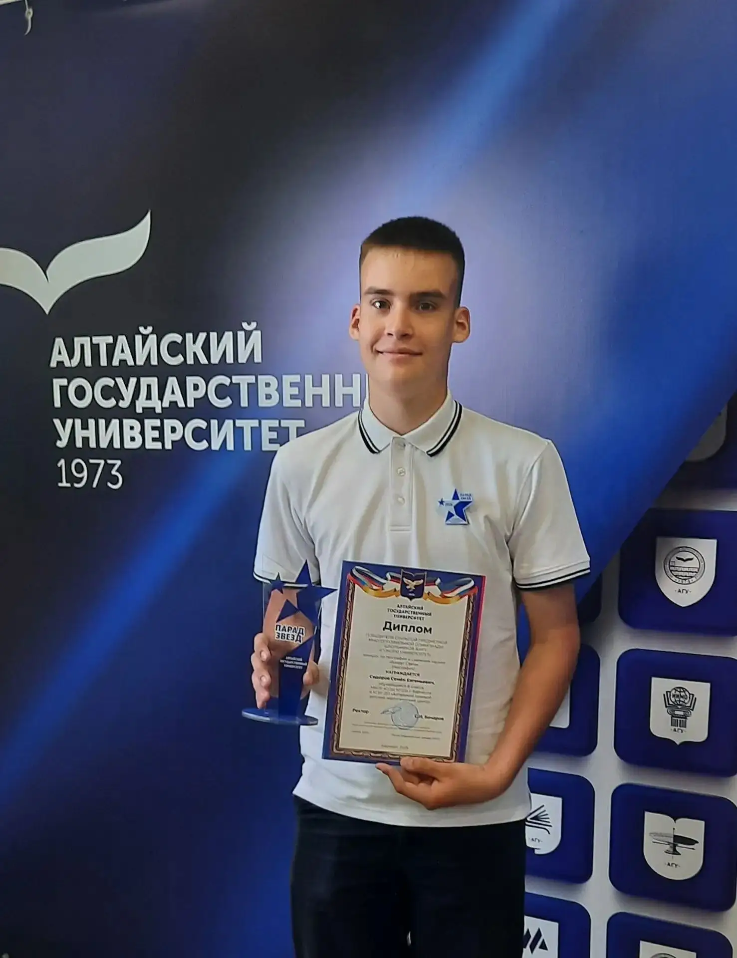 ⭐ «Парад звёзд» продолжается! И вновь – наш ученик!
Семён Сидоров, ученик 8 «Д» класса, стал героем 