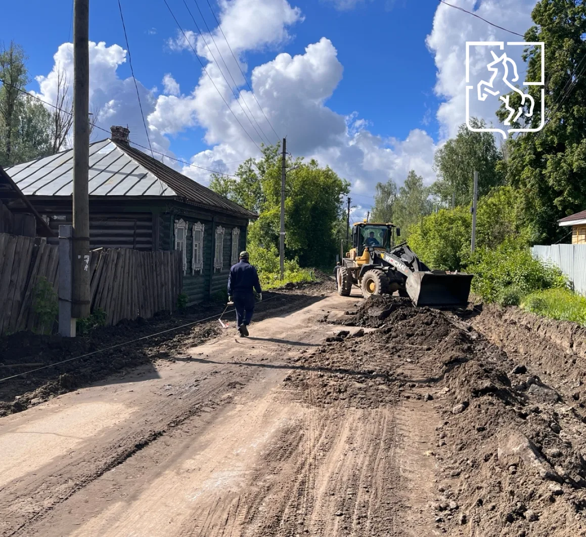 Начался ремонт дороги и устройство тротуара в переулке Крупской