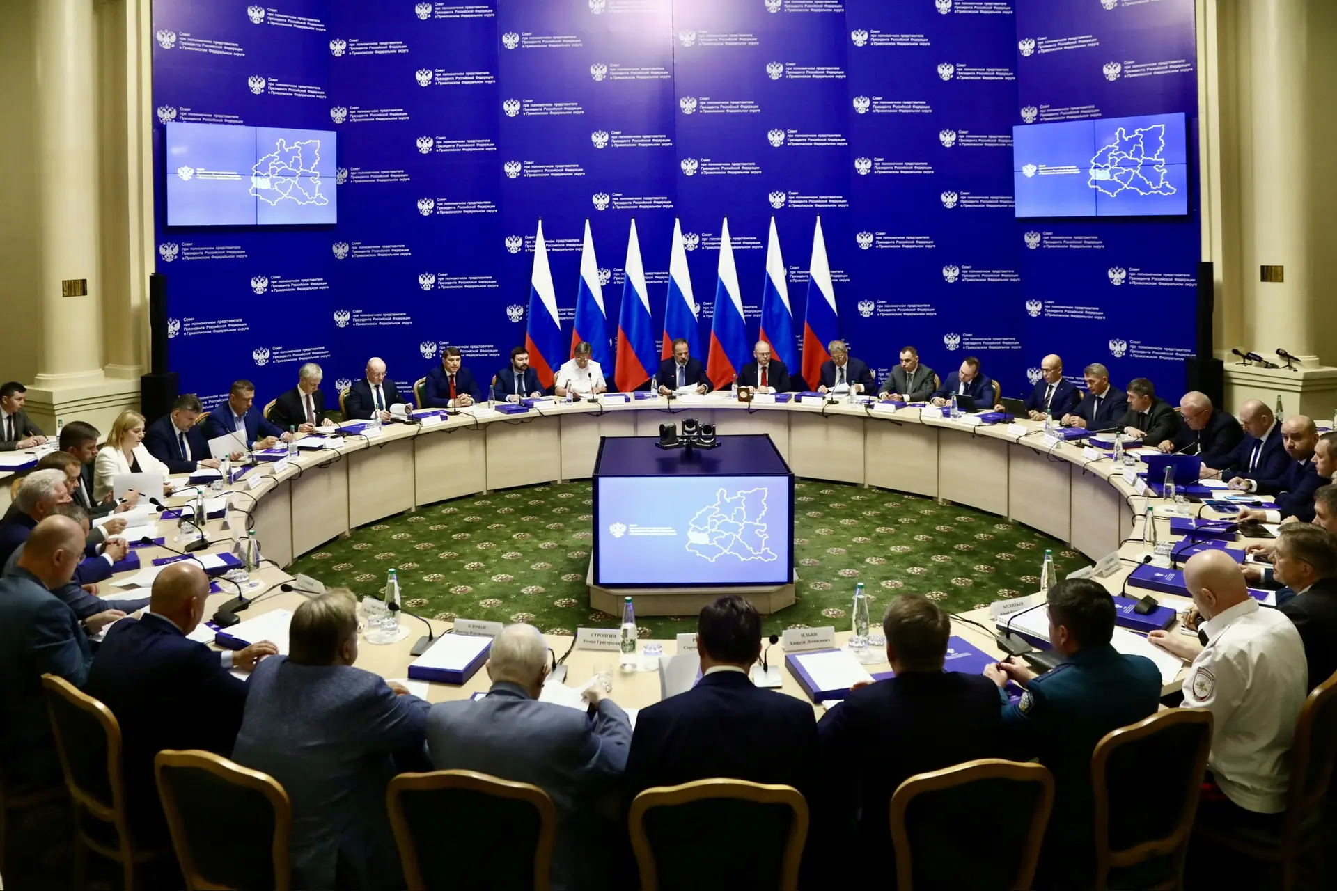 На заседании Совета при полномочном представителе Президента Российской Федерации в При...