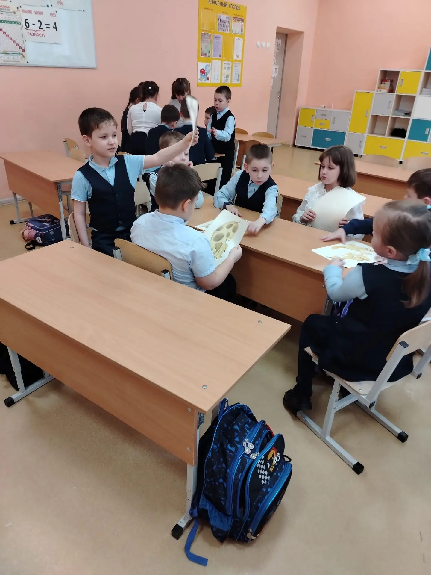 Наши первоклассники из 1 «А» и «Б» классов отправились в захватывающее "Путешествие по лесным тропин