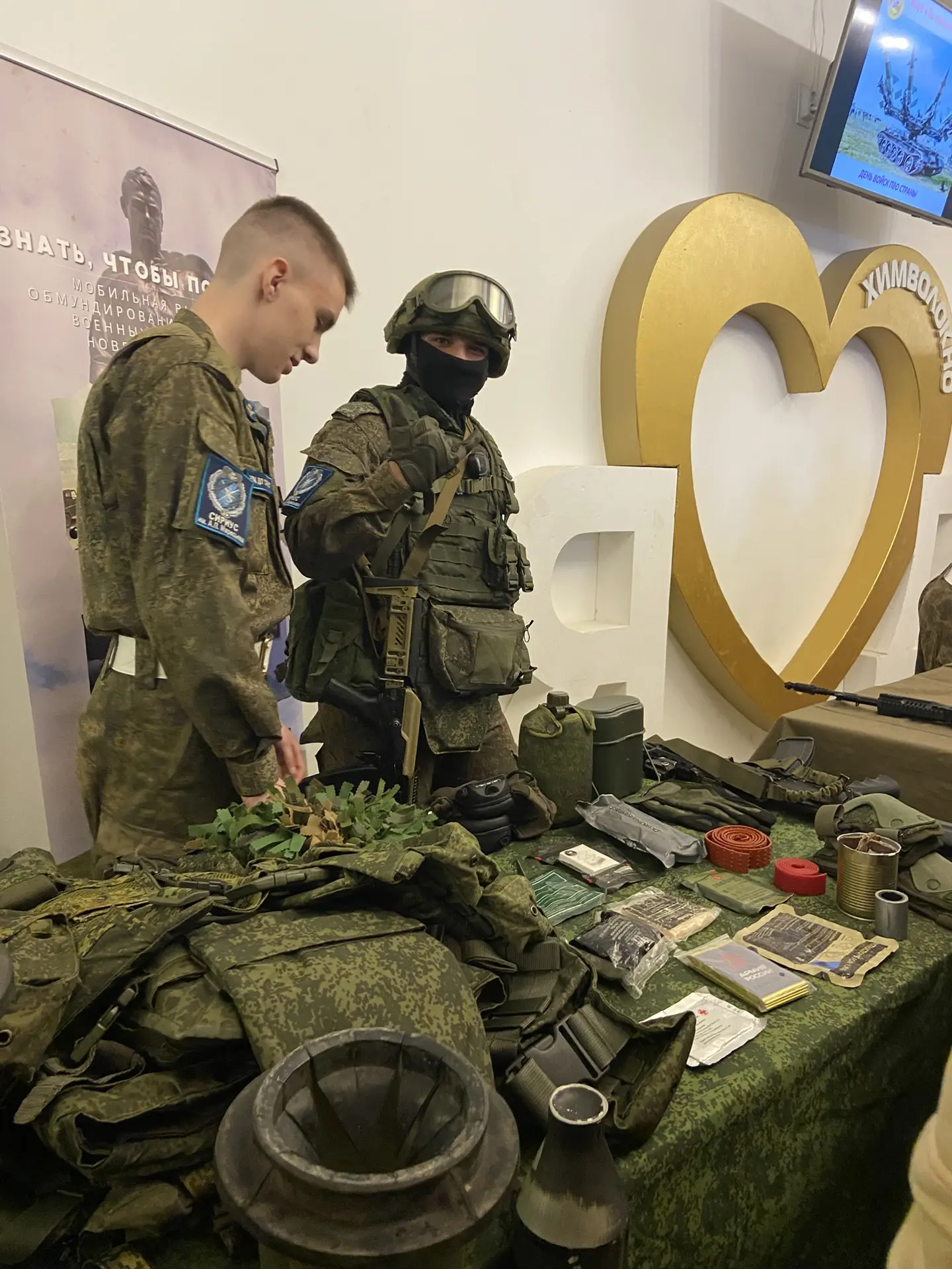 💡Сегодня наши юнармейцы посетили ДК «Химволокно», где прошло заседание клуба «Ты помнишь, товарищ!».
