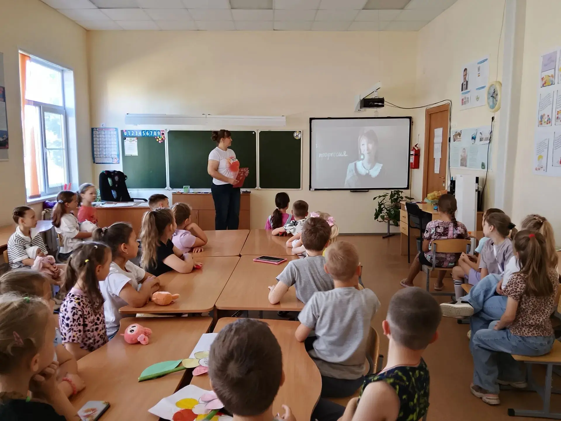 Ещё один насыщенный день в пришкольном лагере «Радуга»!

Сегодня наши ребята погрузились в важные и 