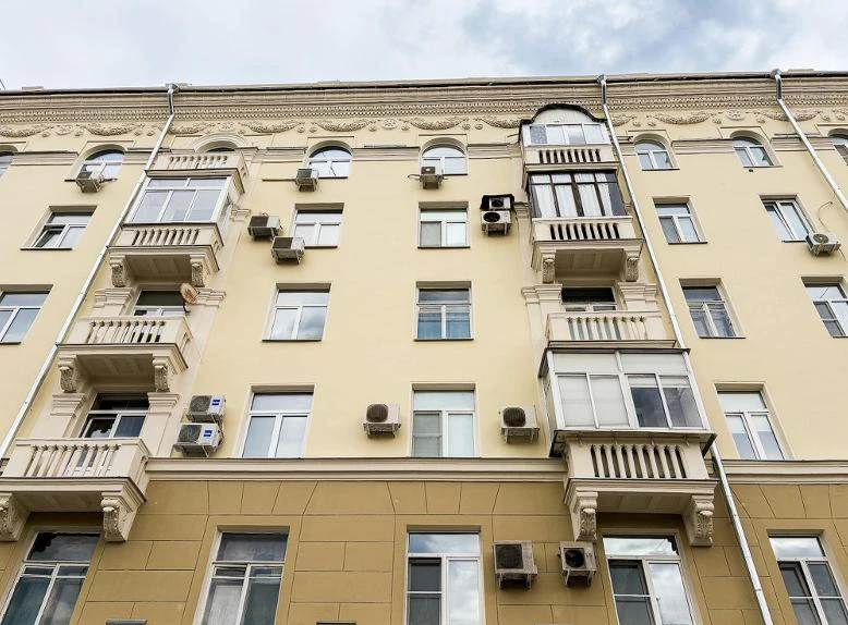 Дом №54/56 на Новослободской улице хорошо показывает, как советский неоклассицизм работ...