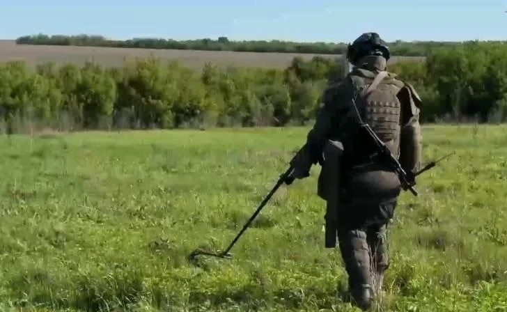 В Курской области продолжается разминирование

В Минобороны показали, как эту работу проводят саперы
