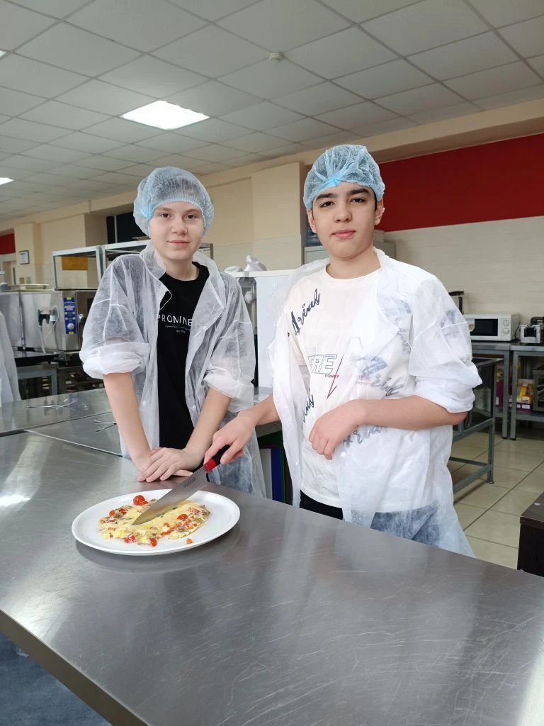 🌟 Второй день лагеря «Профстарт» прошёл ярко и вкусно! 

Сегодня школьники МАОУ «Гимназия №76» окун