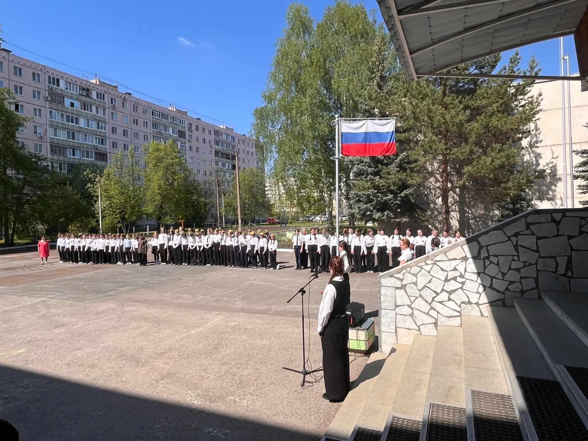 Равнение на Победу! В Лицее №68 прогремел «Смотр строя и песни»  В преддверии Дня Победы в нашем лиц