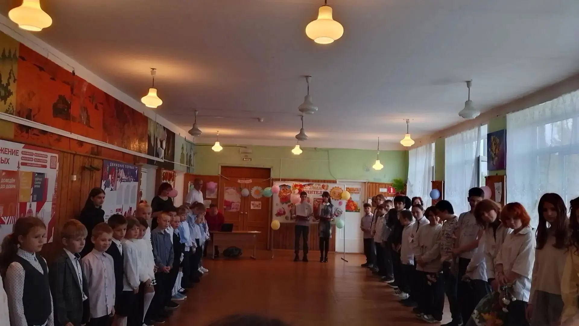 Сегодня в нашей школе был очень насыщенный день.  Учителя - стажёры провели уроки, побы...