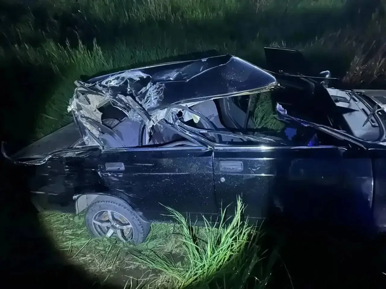 Две школьницы погибли в ДТП под Красноярском: 19-летний водитель вылетел на встречку и врезался в Ка