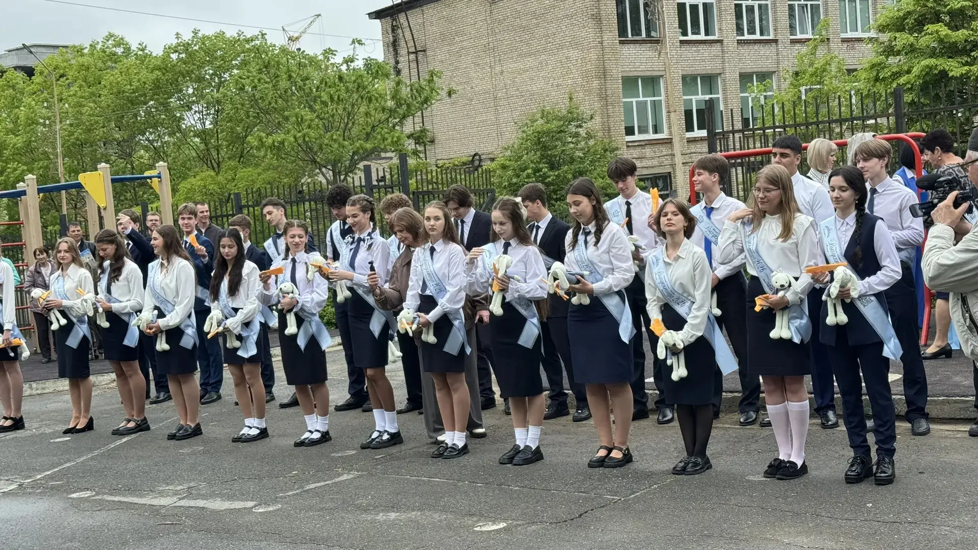 ПОСЛЕДНИЙ ЗВОНОК🔔: МОМЕНТ ПРОЩАНИЯ И НАДЕЖДЫ   💫 Вот и наступил тот самый долгожданный и немного гру