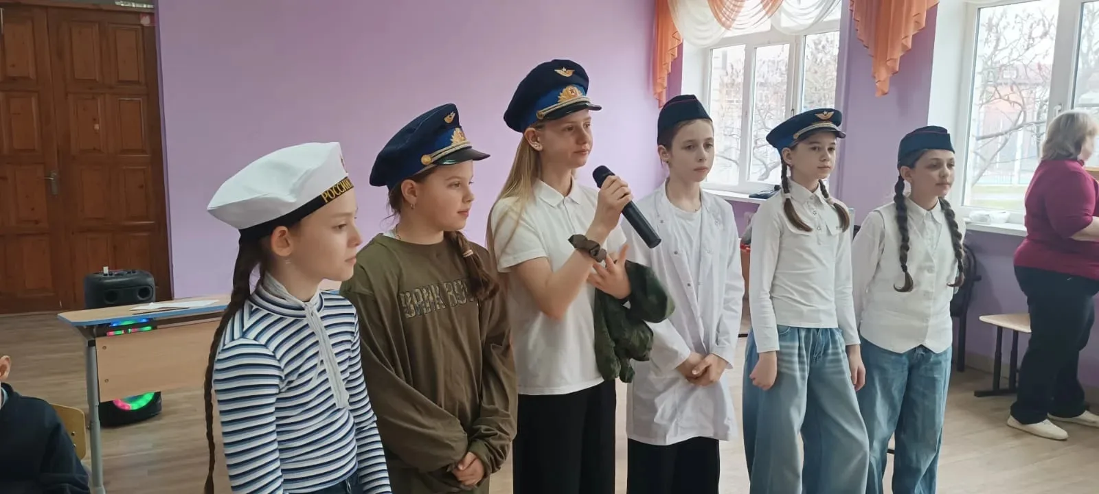 Праздник 23 февраля в школе- хороший повод для воспитания чувства патриотизма🇸🇮 В 1 В и 1 Г классах 