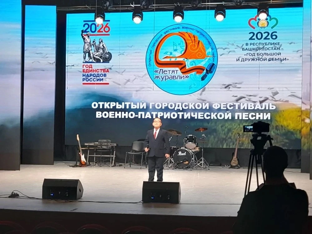 Сегодня на открытом городском фестивале-конкурсе «Летят журавли» наш пятиклассник Айтуг...
