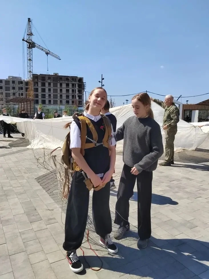 В рамках элективного курса «Патриоты Белогорья» ученики пятого кадетского класса вместе с классным р