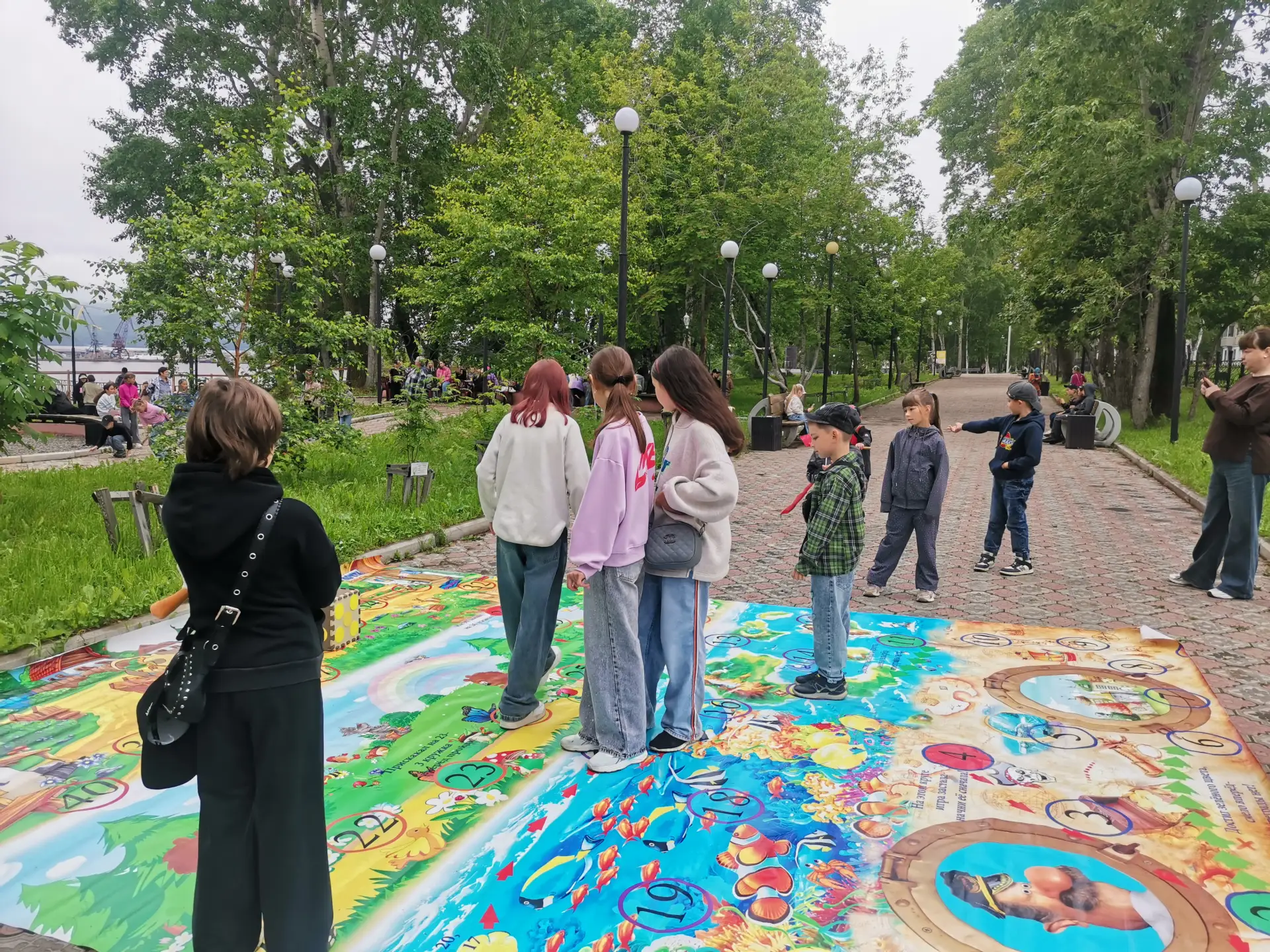 Лето, сквер, радость - идеальное сочетание!

4 июля в городском сквере прошла «Культурная суббота» с