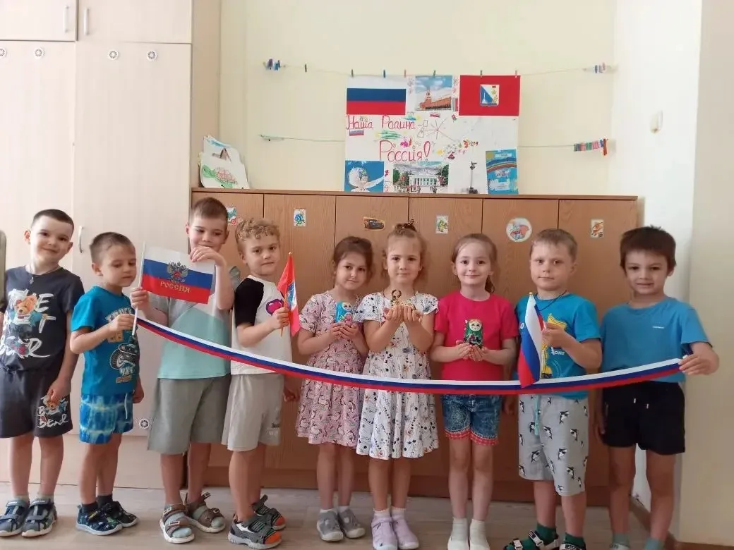 С Днём России! 🇷🇺

Уважаемые родители, дорогие воспитанники и гости нашей страницы!

Примите самые