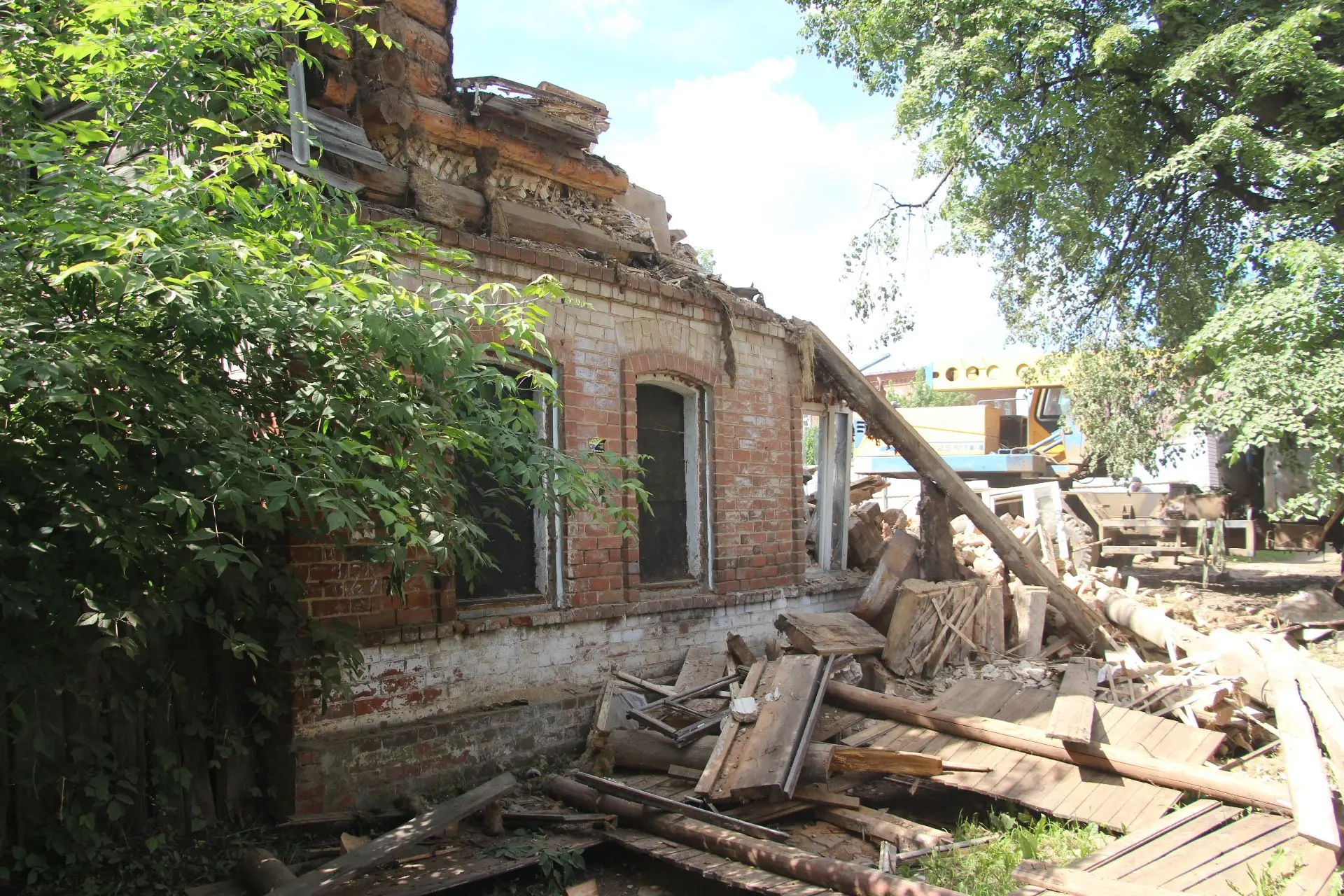 БЕЗОПАСНОСТЬ ГОРОДА: ЛИКВИДАЦИЯ ОПАСНЫХ ОБЪЕКТОВ

В 2026 году в Сарапуле продолжаются плановые работ