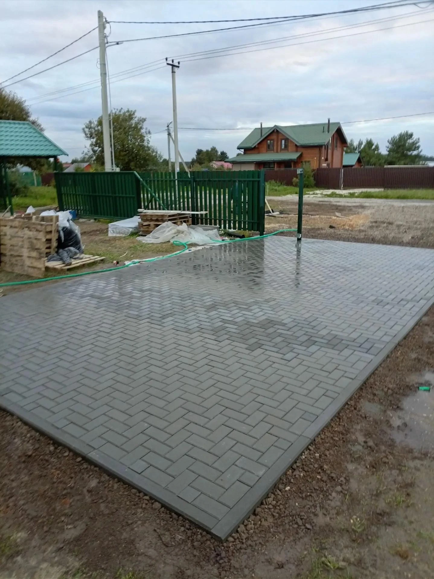 Парковка и дорожки из брусчатки. д. Липкино