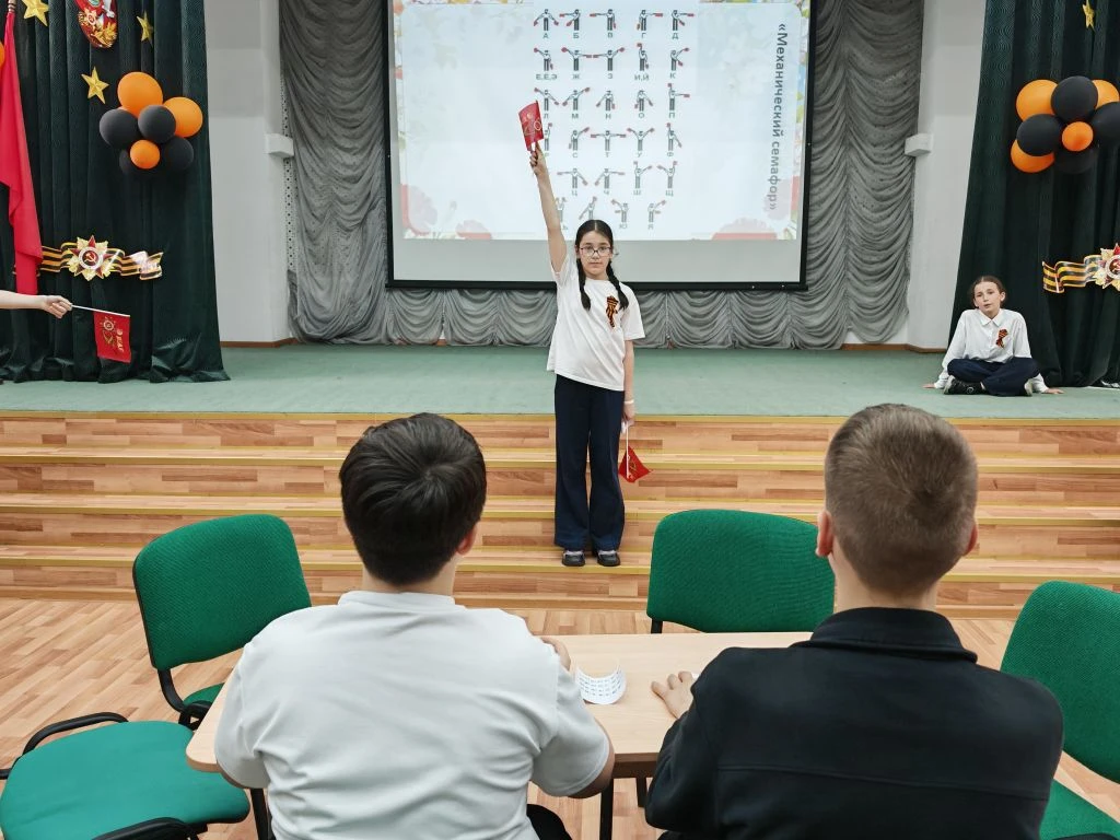 🎖️ Квиз «Победа 81»: Армейская битва умов  В преддверии Дня Победы в нашей школе прогремела настояща