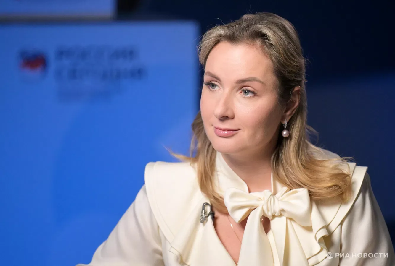 Российских подростков втягивают в криминал под видом подработки, предупредила Львова-Бе...