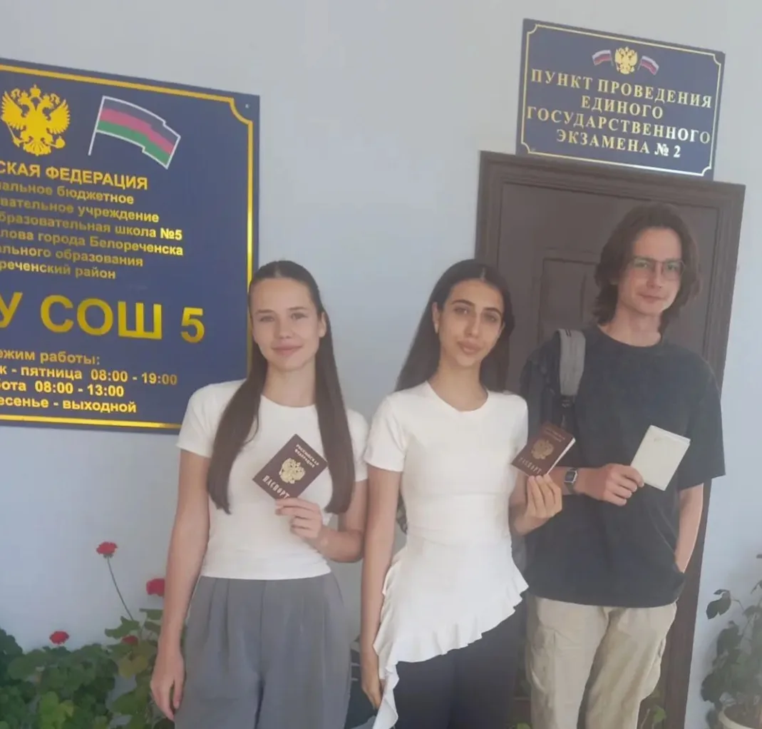 Выпускники 11"Б" класса СОШ 68 г. Белореченска, выражают огромную благодарность своим  учителям.

 �