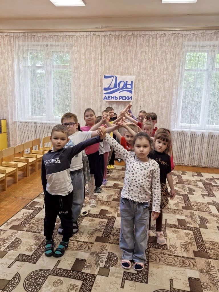 Дети группы "Лучики" приняли участие во флеш-мобе «Синеокий Дон казачий».
