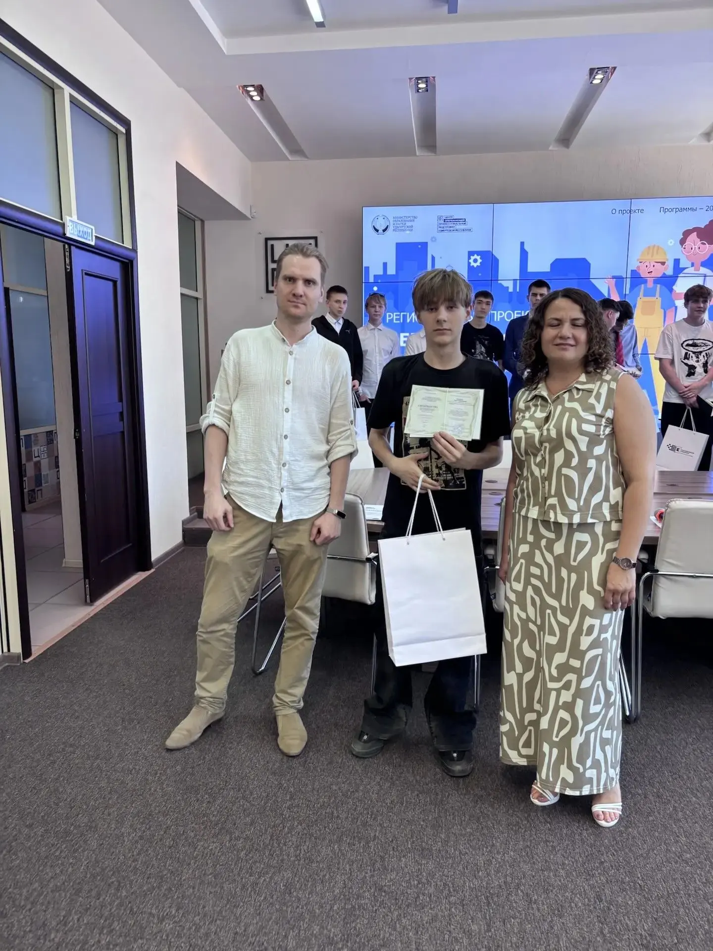 ✅ «Первая профессия»: 14 школьников из школ Ижевска и Завьяловского района получили сви...