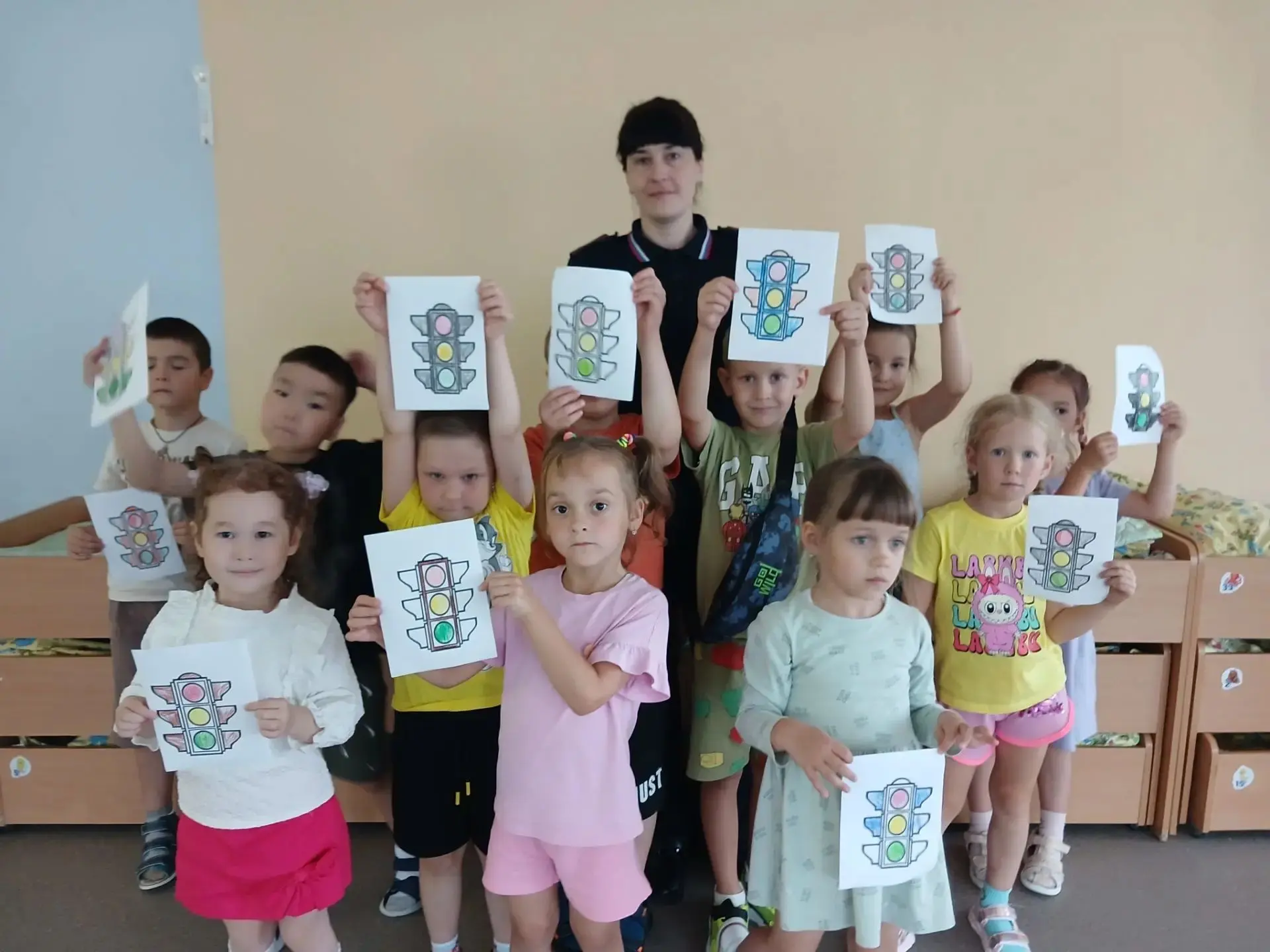 К нашим самым старшим дошколятам приехала не просто гостья, а настоящий страж порядка н...