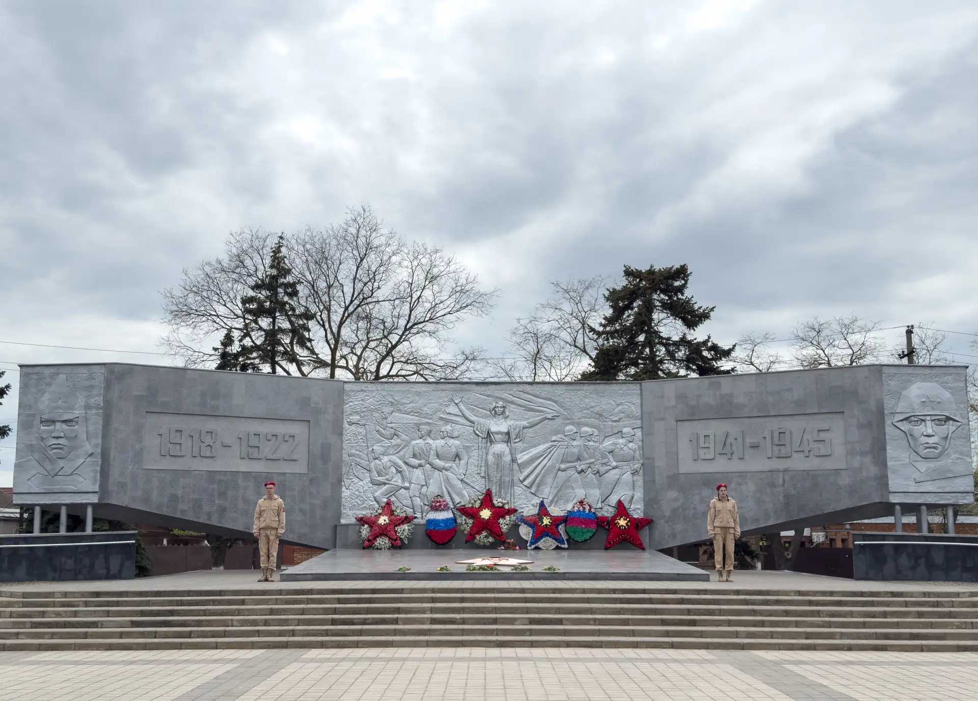 🎖️ 5 мая площадь Революции стала местом проведения торжественного мероприятия «Почётная Вахта Памяти