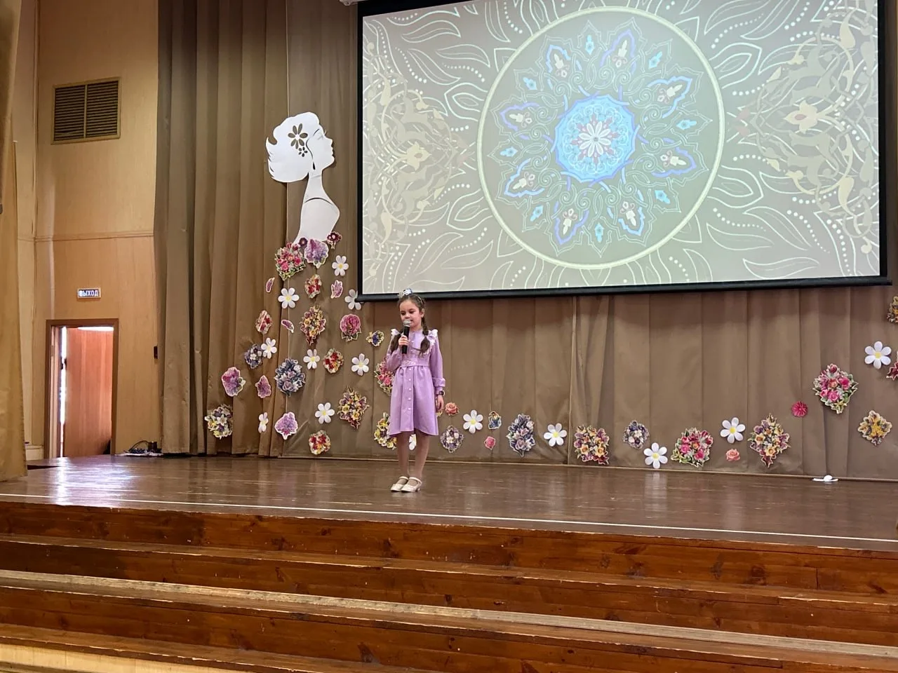 Дружба без границ!  ✨ В нашей школе прошел концерт «Дружба без границ», который стал частью Открытог