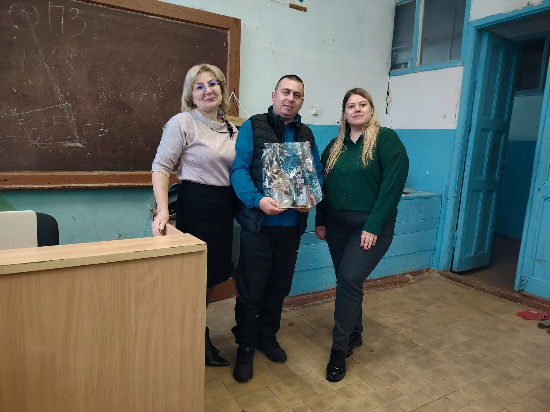 Честь и уважение: поздравление учителя-героя