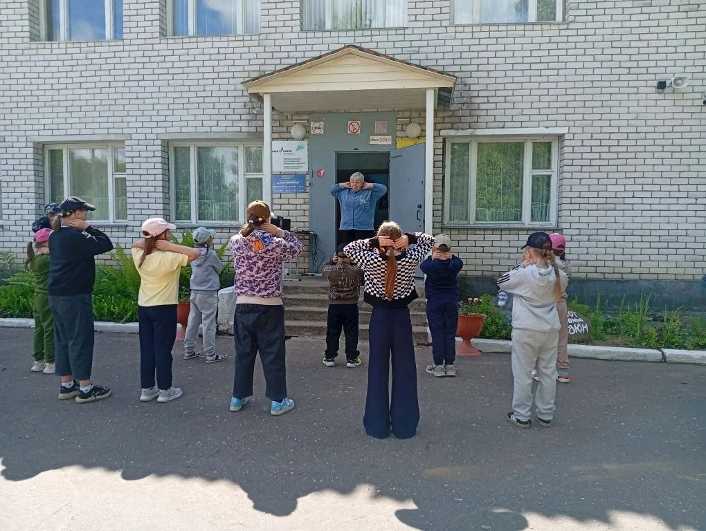 02.06. в нашем летнем лагере "Родничок "были гости: заведующая сельской библиотекой Орл...