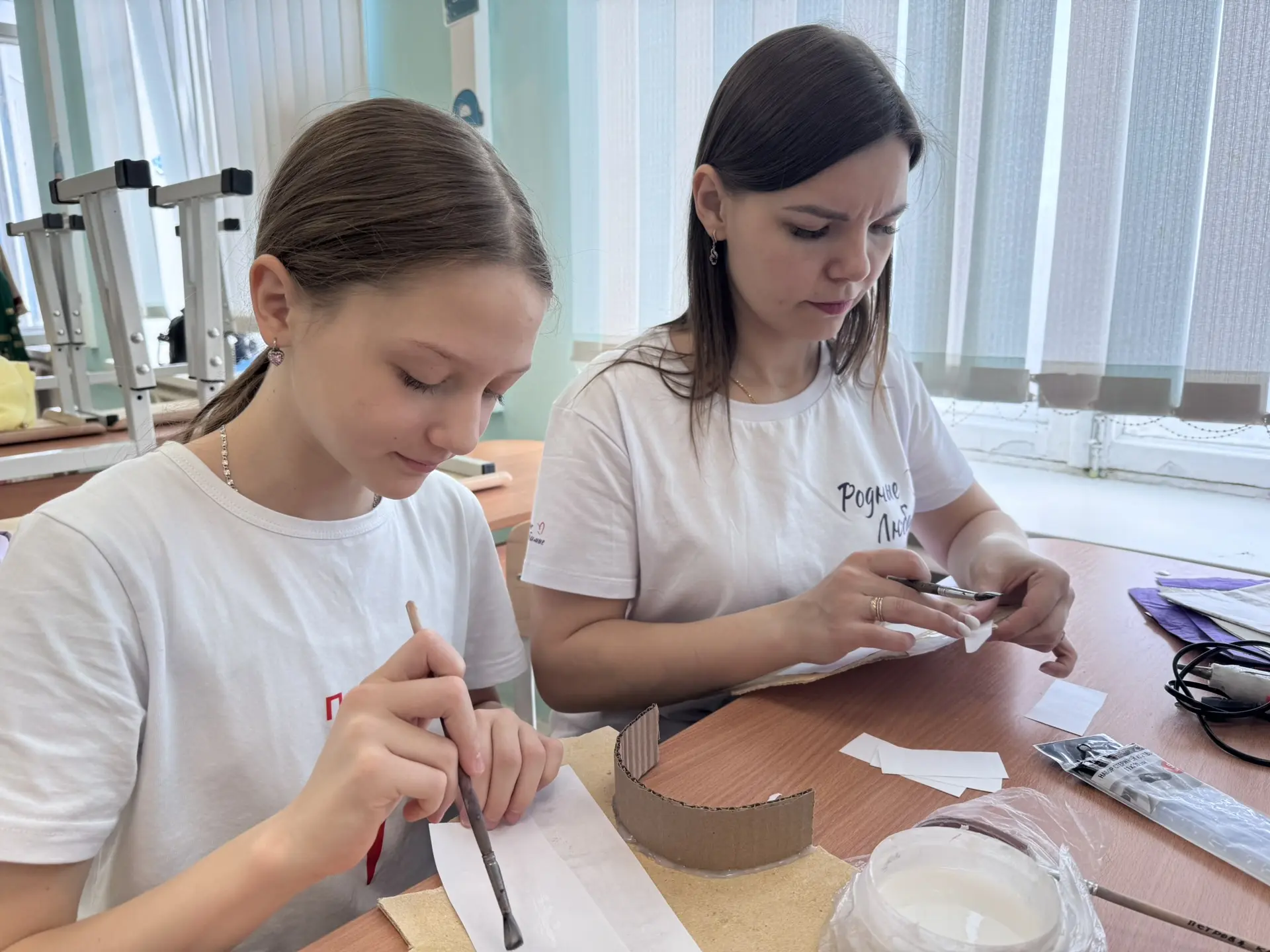 ✨ Сегодня в нашей школе царила настоящая волшебная атмосфера! ✨  Активисты Совета Первых и мамы из с