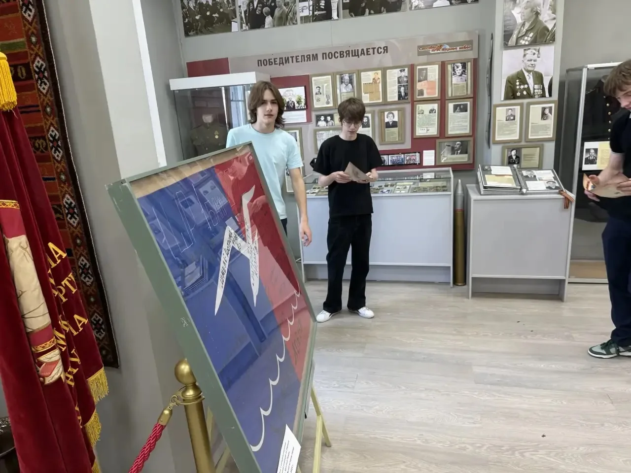 📣 Ребята из 8Б класса отправились в увлекательное путешествие по страницам истории! 📖  В музее истор