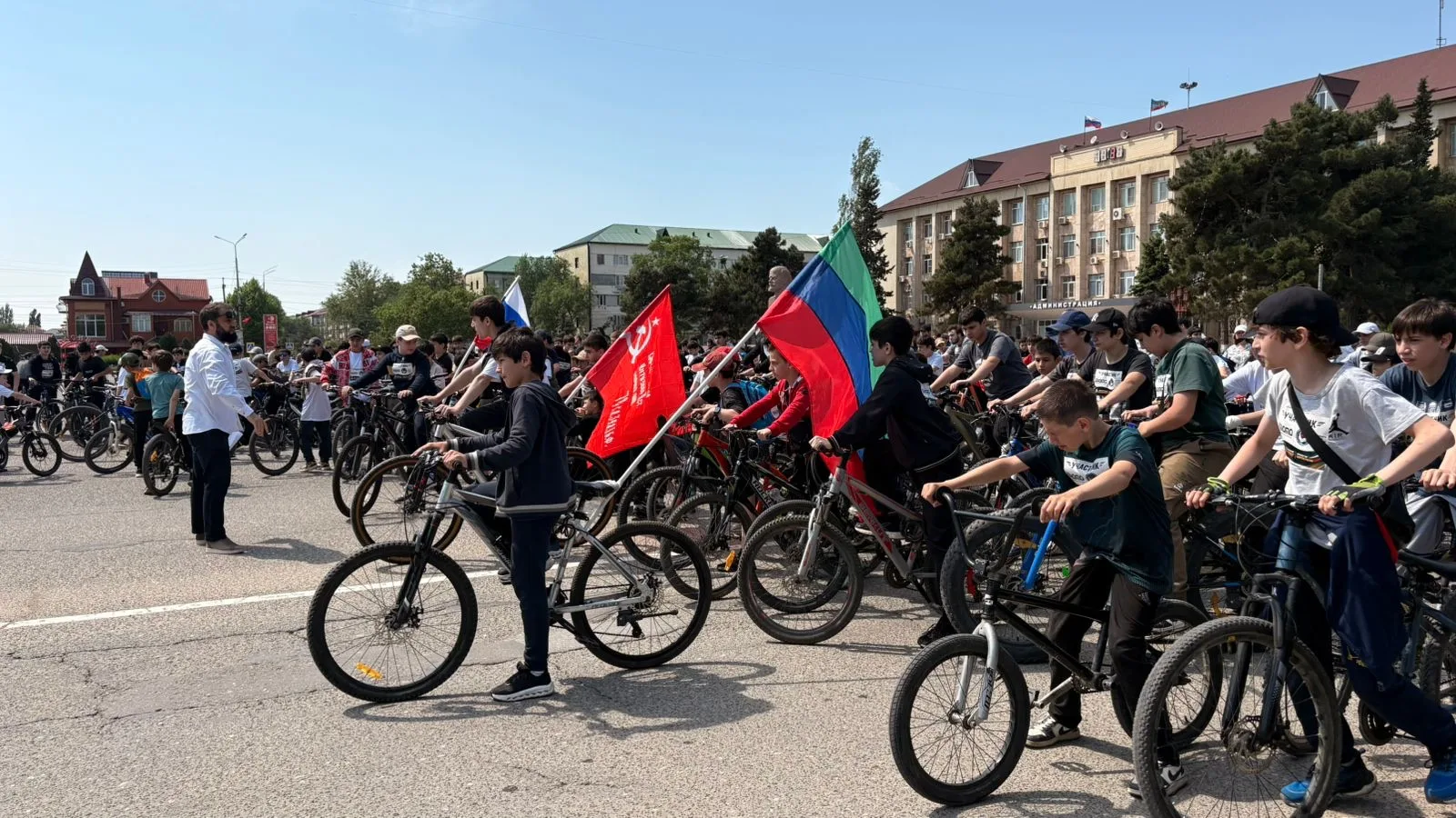 Наши ребята на городском велопробеге! 🚴‍♂️  Учащиеся нашей школы приняли активное участие в городско